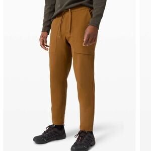LULULEMON Bowline Pant Utilitech 30" in Burnt Caramel Mens Large 32W x 30L